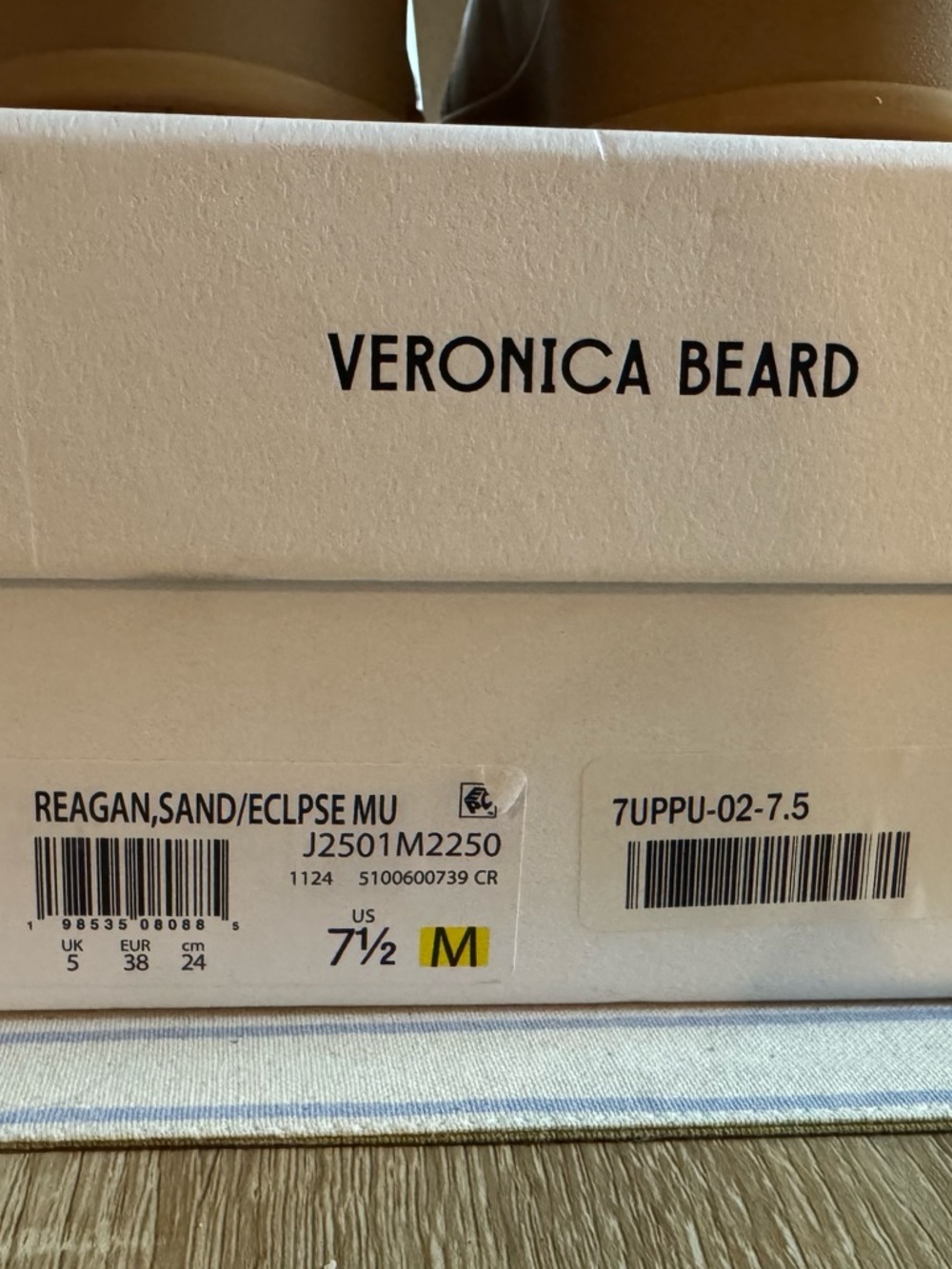 NIB Veronica Beard Reagan Sneakers - Tan Suede and Navy Leather - Size 7.5/8 - Picture 9 of 11